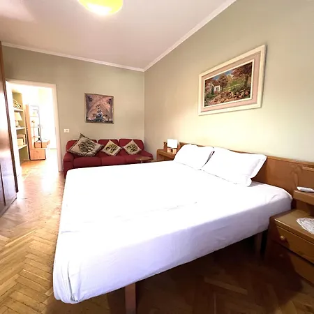 Apartment Vintage In Center Tirana