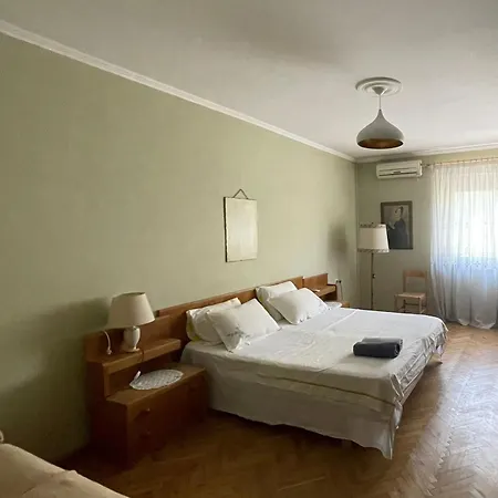 Vintage In Center Тирана