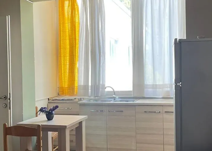 Vintage In Center Apartment